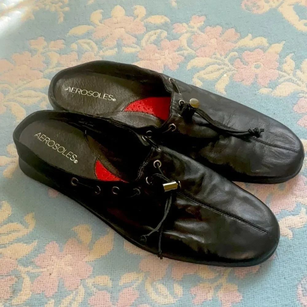 Aerosoles Sz 8.5 Leather Reinforced Toe Slides with Rubber Bottom!